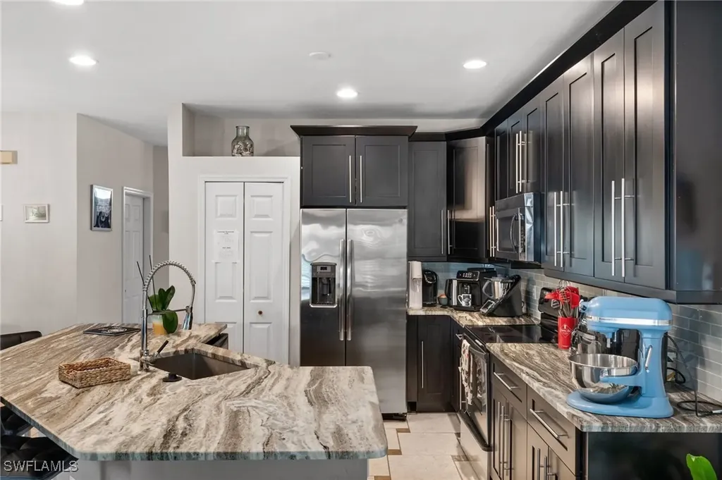 2017 Cape Coral Parkway W Cape Coral FL 33914