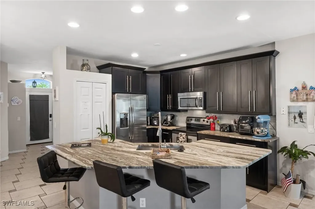 2017 Cape Coral Parkway W Cape Coral FL 33914