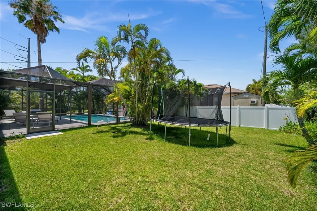 2017 Cape Coral Parkway W Cape Coral FL 33914