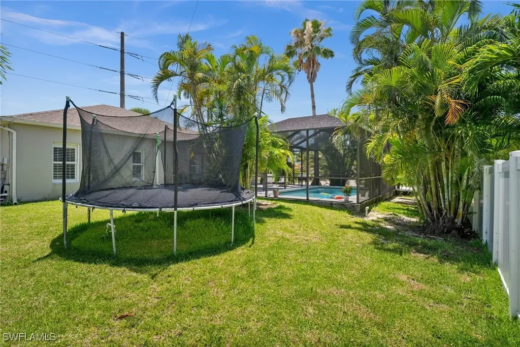 2017 Cape Coral Parkway W Cape Coral FL 33914