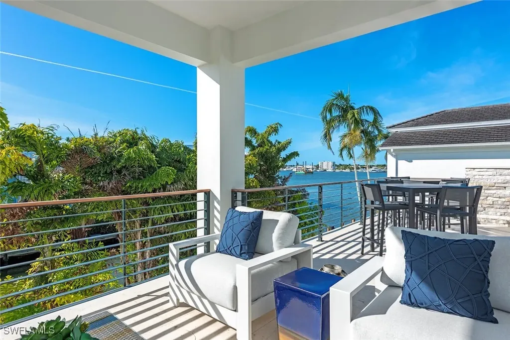 1380 Pelican Avenue Naples FL 34102
