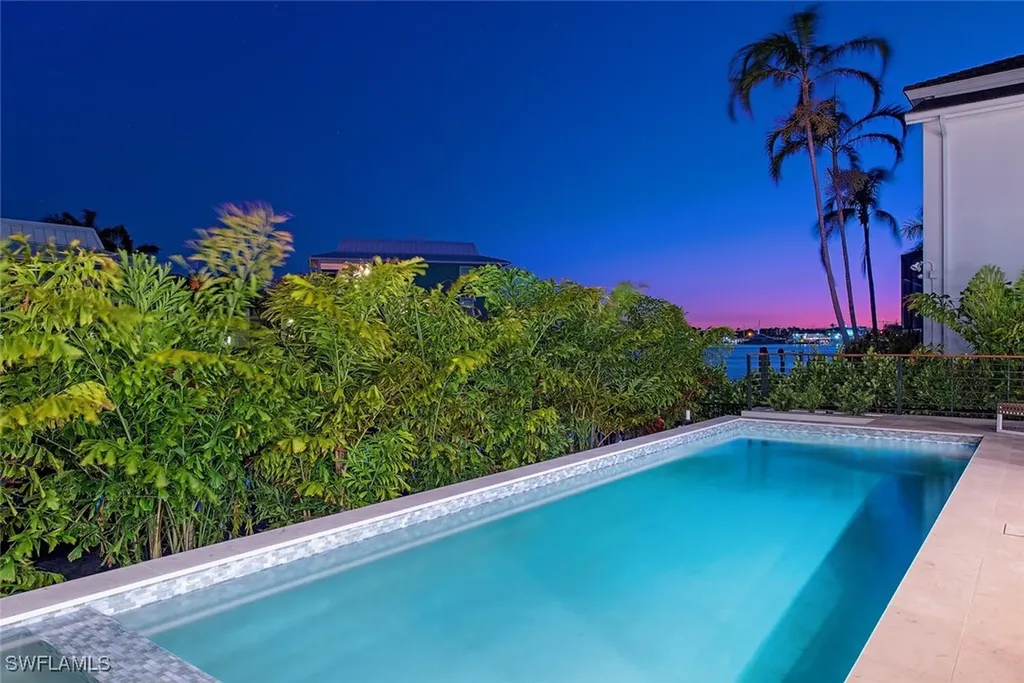 1380 Pelican Avenue Naples FL 34102