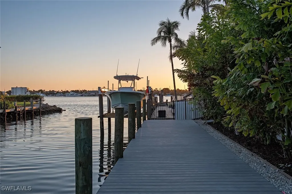 1380 Pelican Avenue Naples FL 34102
