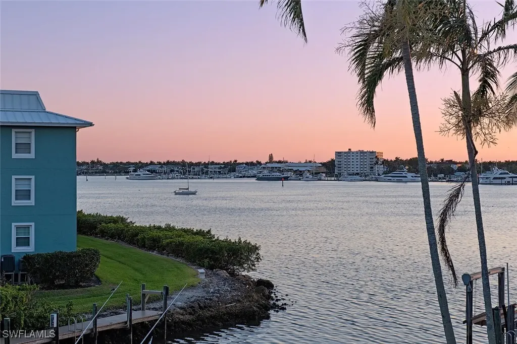 1380 Pelican Avenue Naples FL 34102