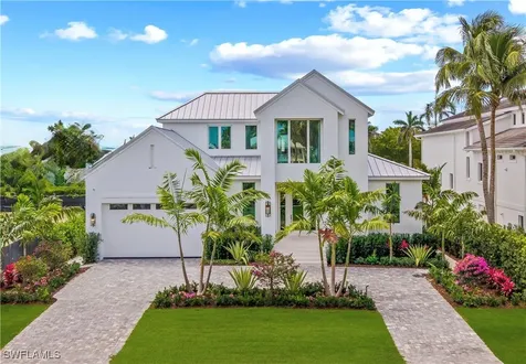 1380 Pelican Avenue Naples FL 34102
