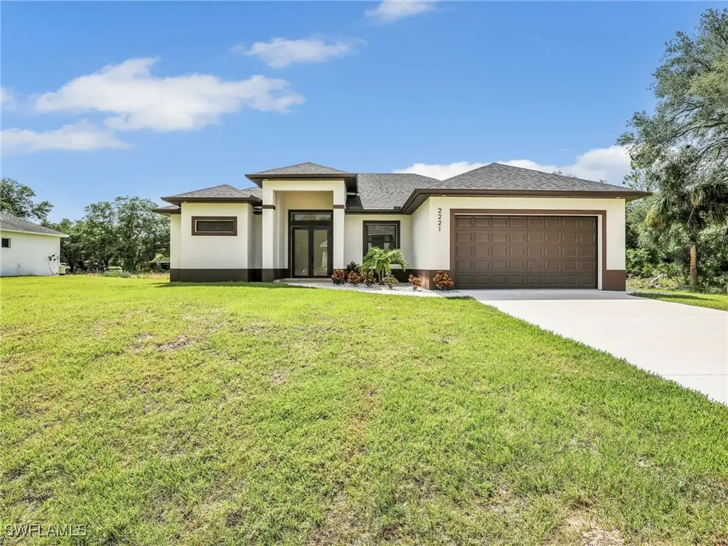 2221 Robert Avenue Alva FL 33920