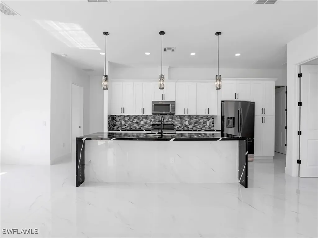 2221 Robert Avenue Alva FL 33920