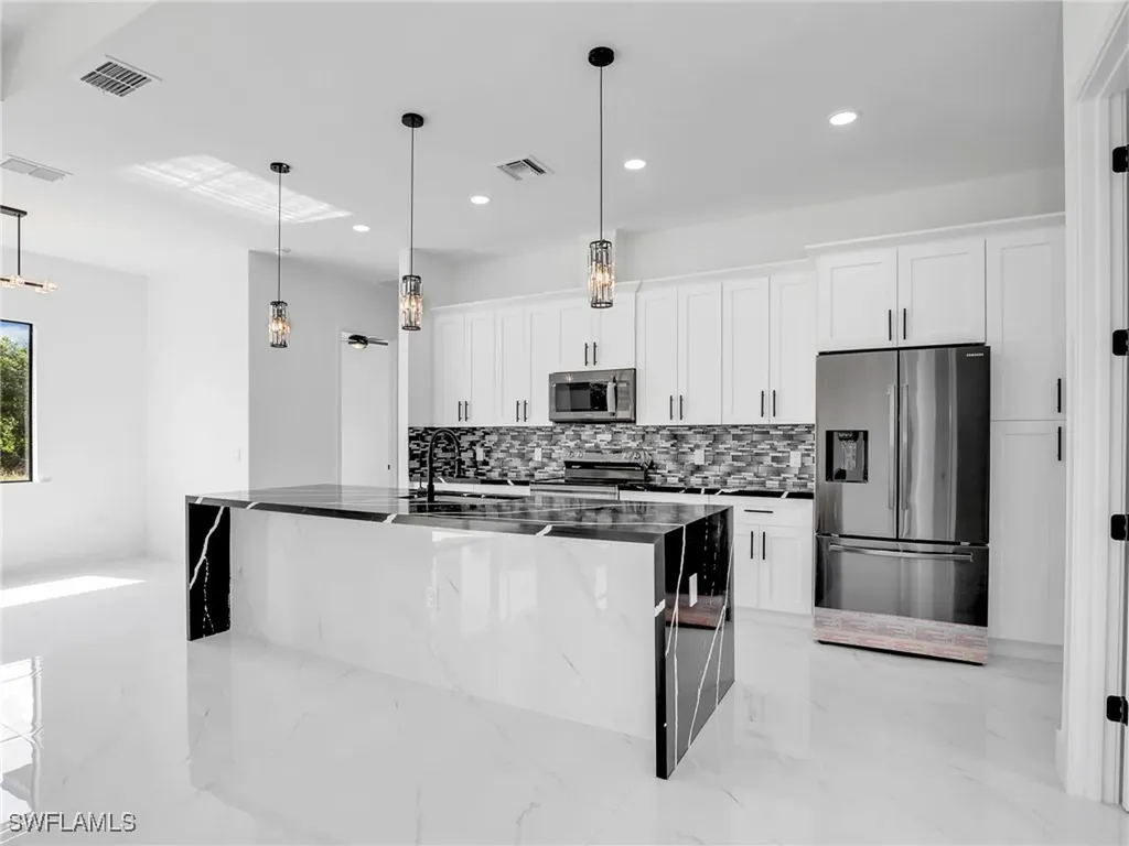 2221 Robert Avenue Alva FL 33920