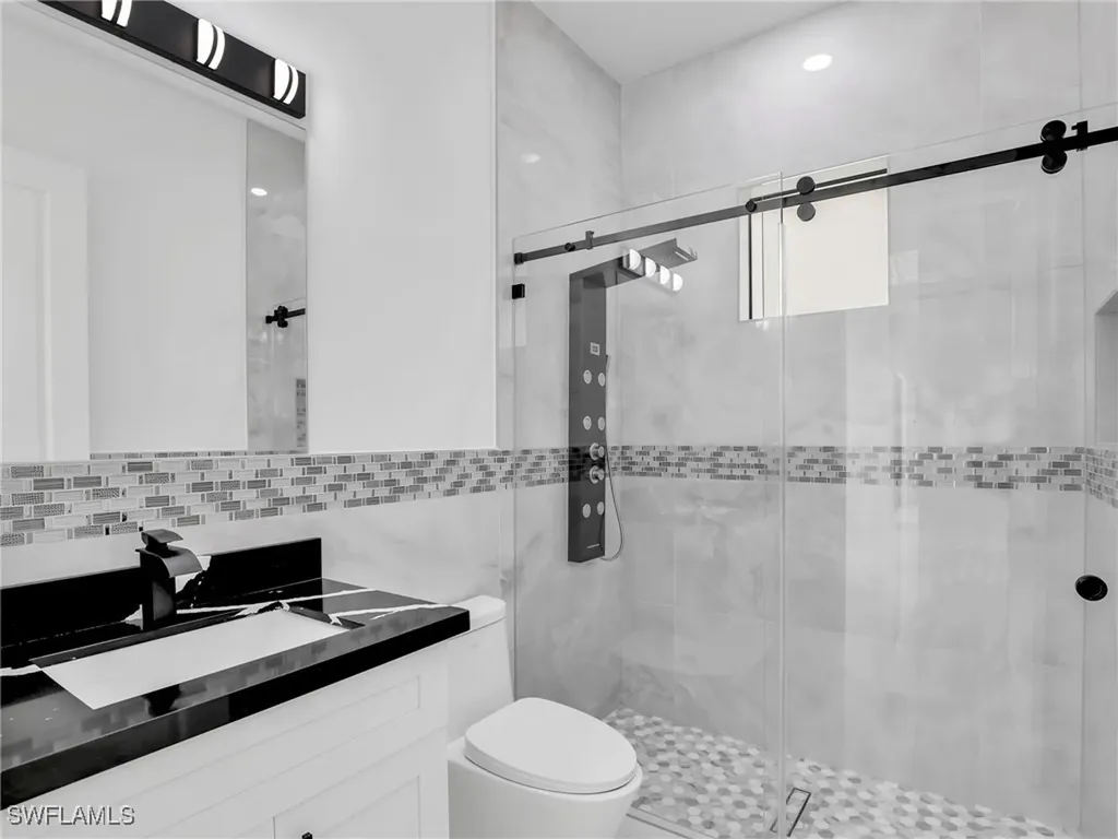 2221 Robert Avenue Alva FL 33920