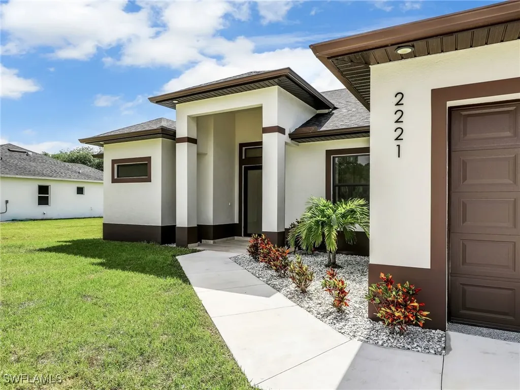 2221 Robert Avenue Alva FL 33920