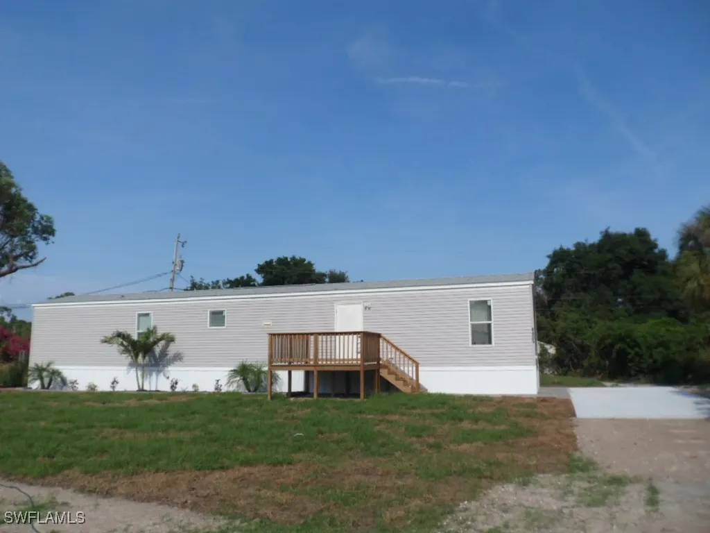 8405 Ebson Drive North Fort Myers FL 33917