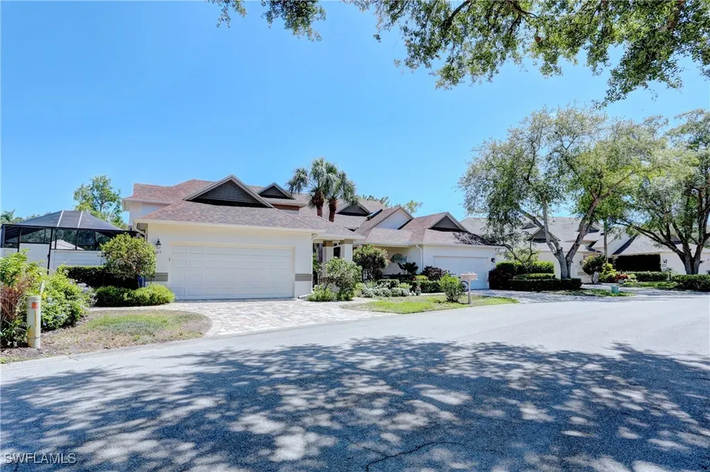 106 Water Oaks Way Naples FL 34105