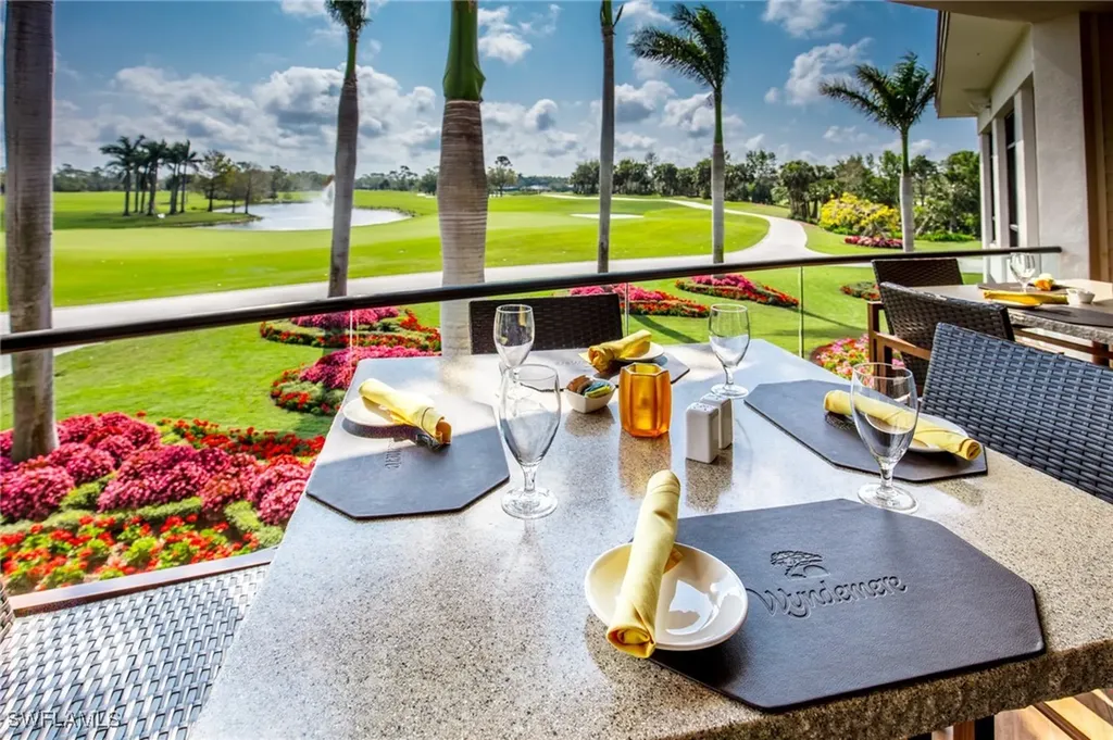 106 Water Oaks Way Naples FL 34105