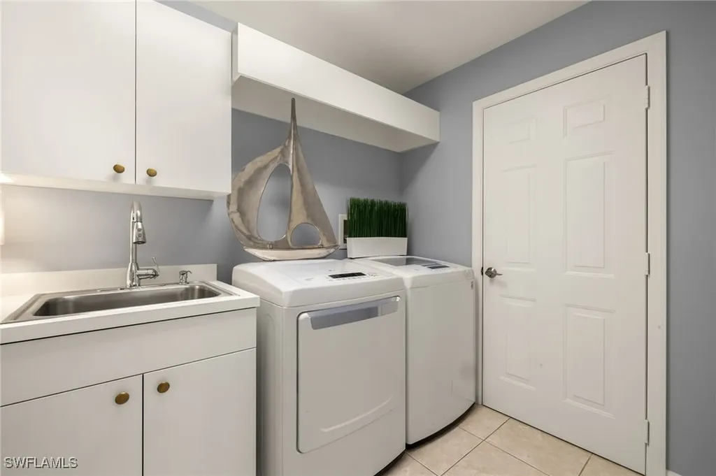 3872 Clipper Cove Drive Naples FL 34112