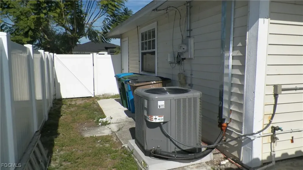 1614 NE 12th Street Cape Coral FL 33909