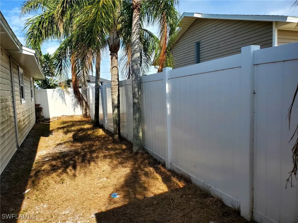 1614 NE 12th Street Cape Coral FL 33909