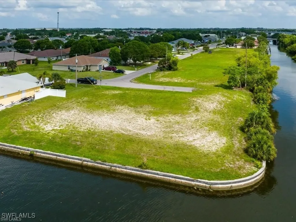 1001 SE 12th Lane Cape Coral FL 33990