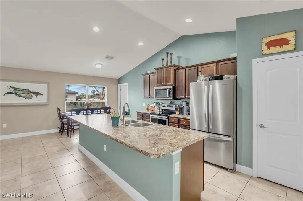 3006 NE 6th Place Cape Coral FL 33909
