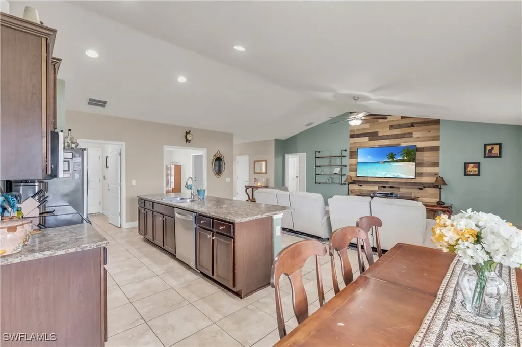 3006 NE 6th Place Cape Coral FL 33909