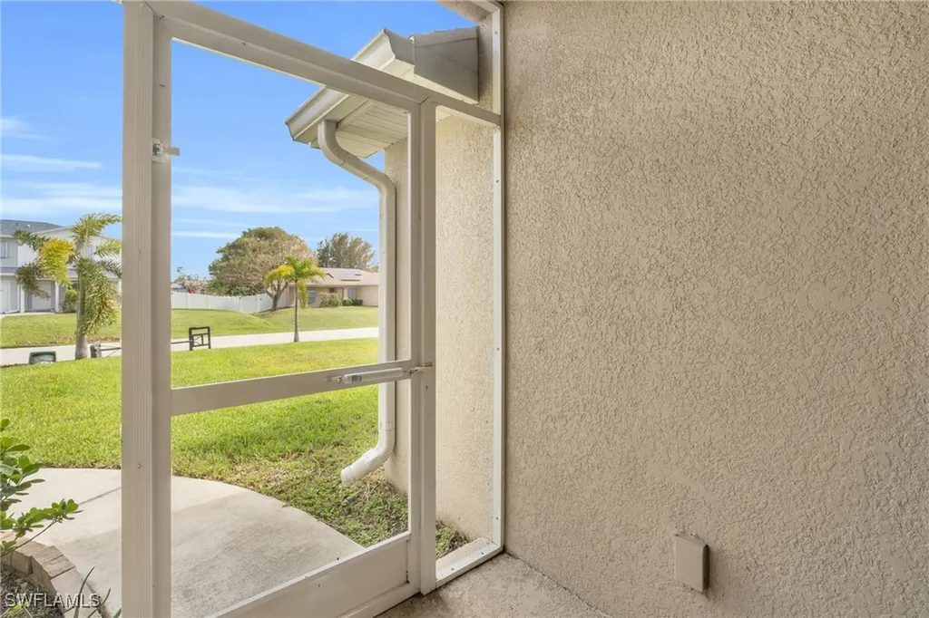 3006 NE 6th Place Cape Coral FL 33909