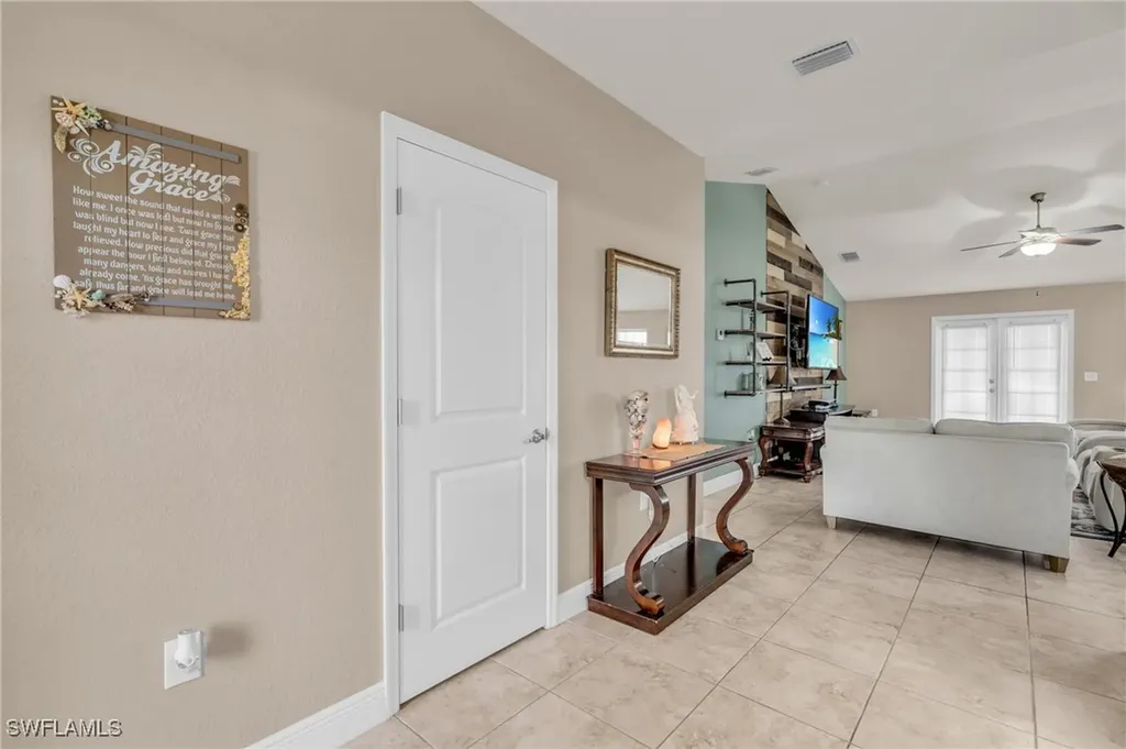 3006 NE 6th Place Cape Coral FL 33909