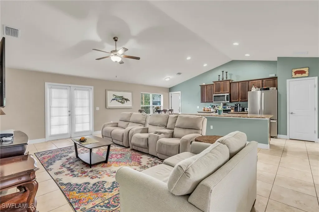 3006 NE 6th Place Cape Coral FL 33909