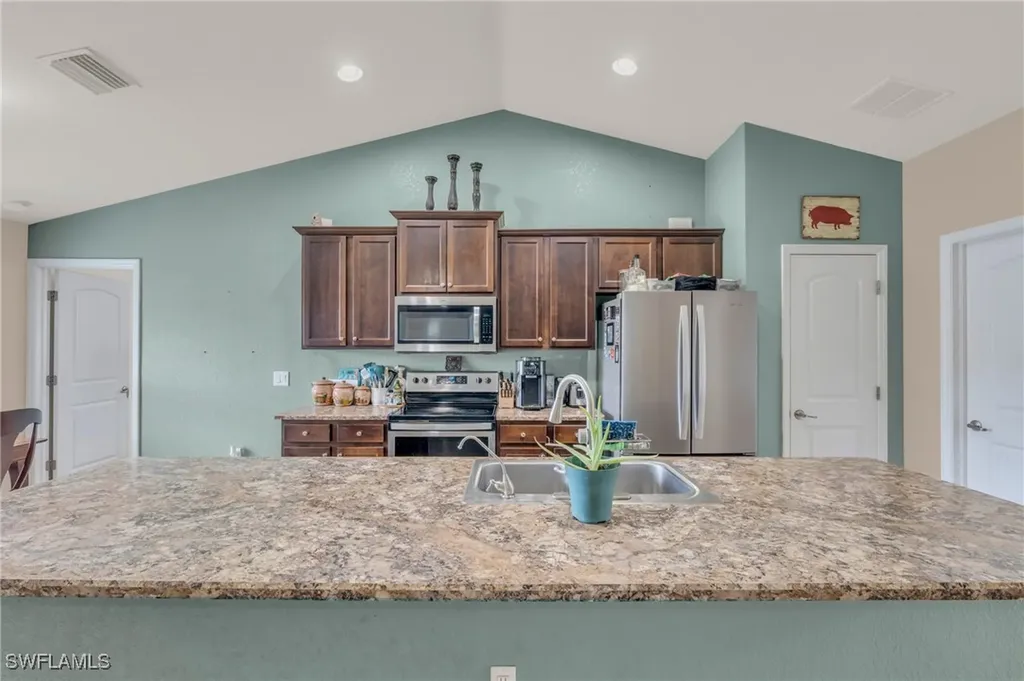 3006 NE 6th Place Cape Coral FL 33909