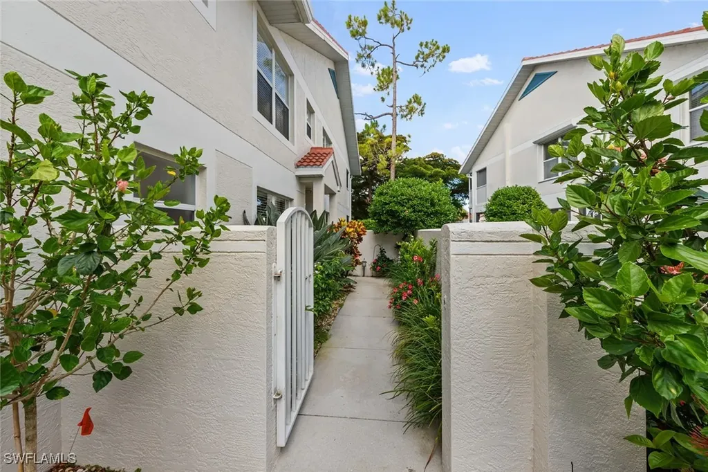 5045 Cedar Springs Drive Naples FL 34110