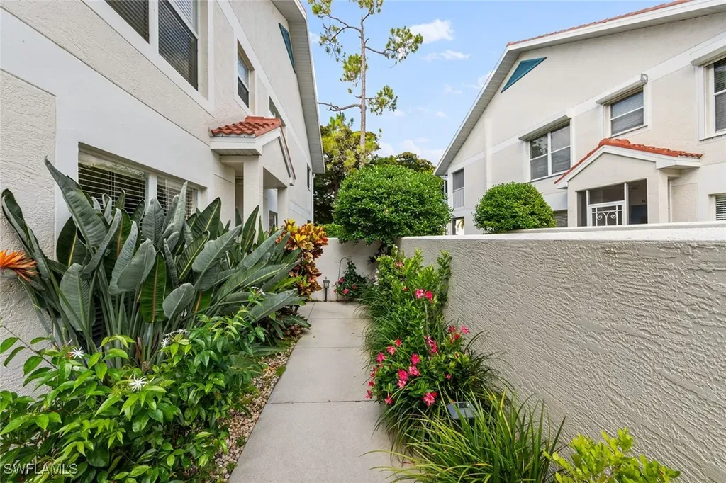 5045 Cedar Springs Drive Naples FL 34110