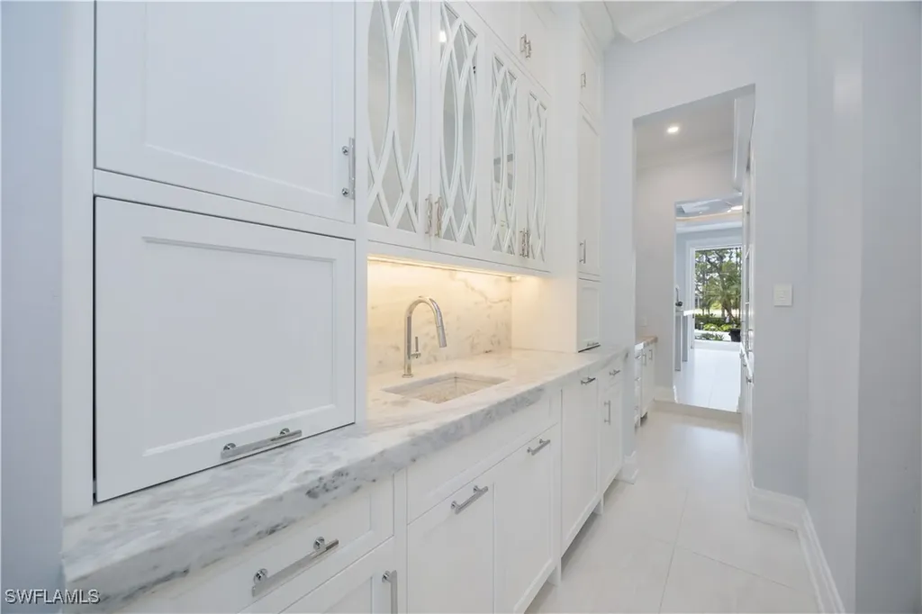 336 Edgemere Way E Naples FL 34105