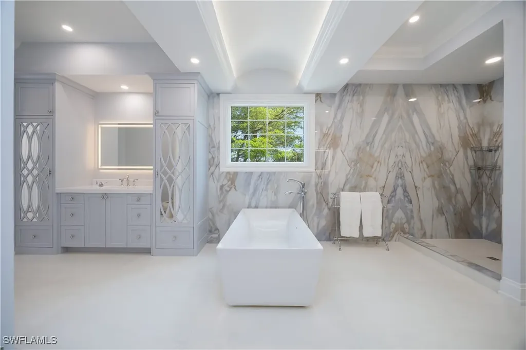 336 Edgemere Way E Naples FL 34105