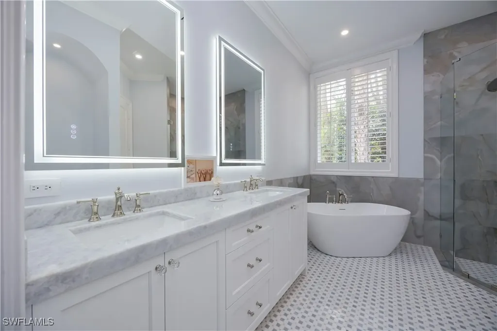 336 Edgemere Way E Naples FL 34105