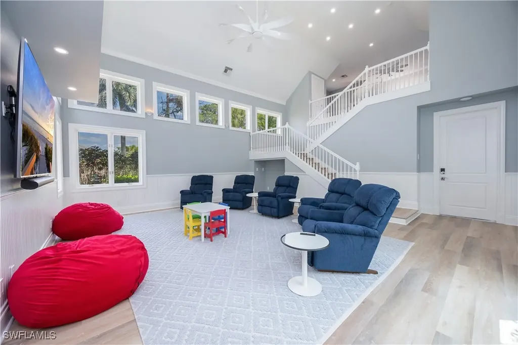 336 Edgemere Way E Naples FL 34105