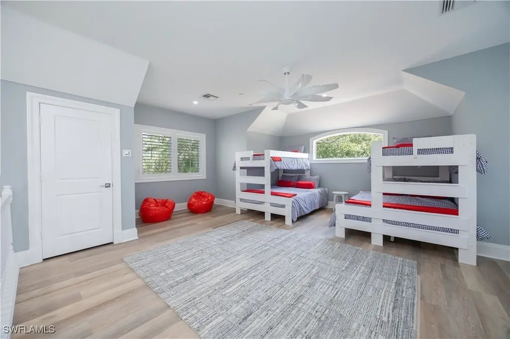 336 Edgemere Way E Naples FL 34105