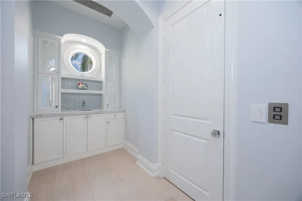 336 Edgemere Way E Naples FL 34105