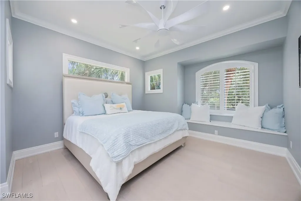 336 Edgemere Way E Naples FL 34105