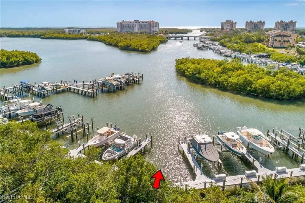 400 Bay Club Drive Naples FL 34110