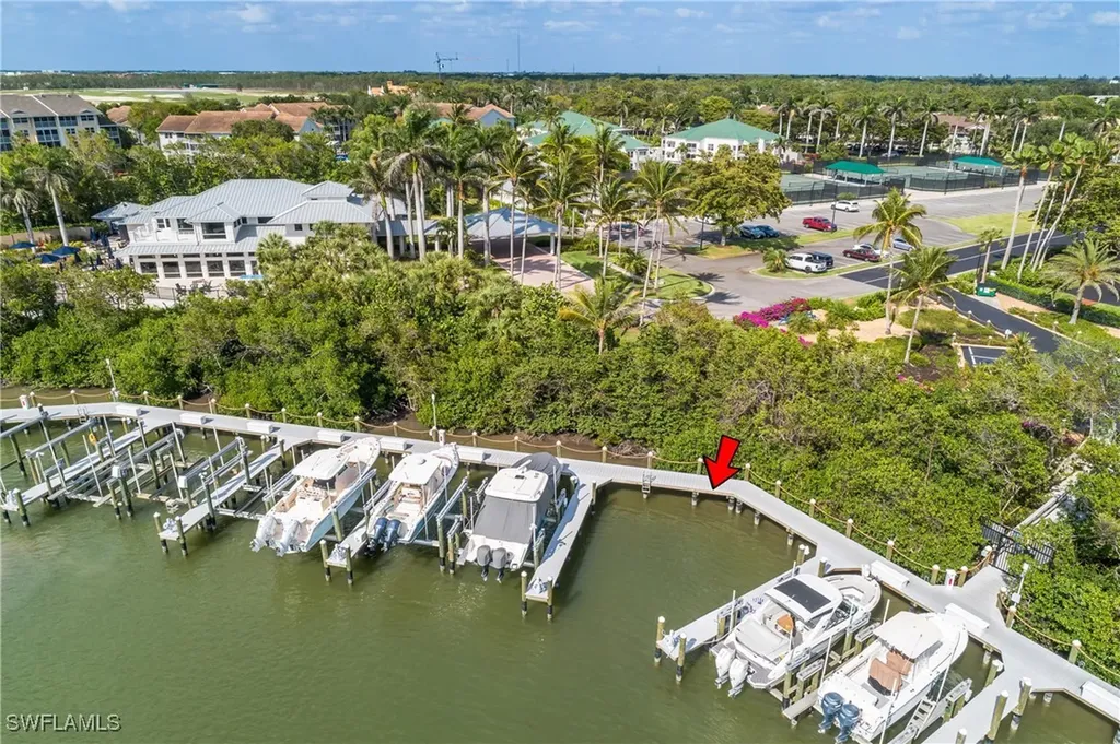 400 Bay Club Drive Naples FL 34110
