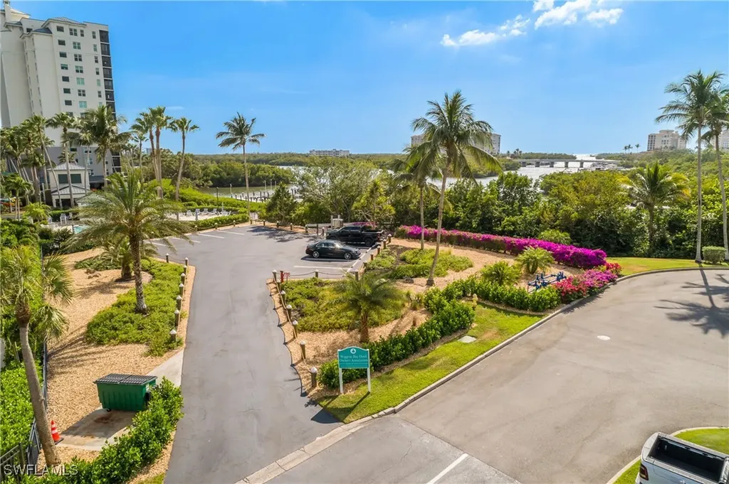 400 Bay Club Drive Naples FL 34110