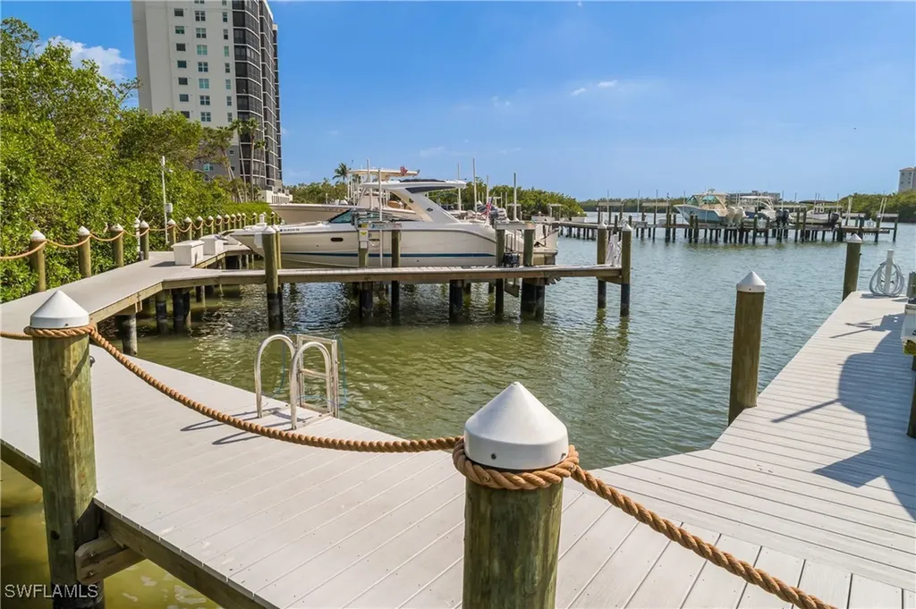 400 Bay Club Drive Naples FL 34110