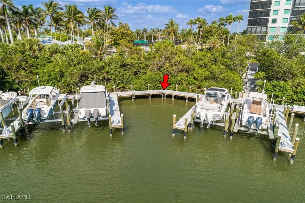 400 Bay Club Drive Naples FL 34110