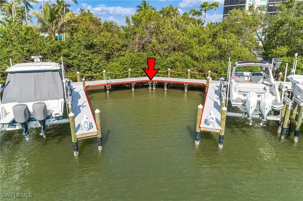 400 Bay Club Drive Naples FL 34110