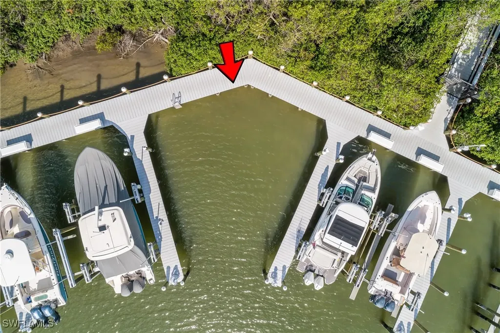 400 Bay Club Drive Naples FL 34110