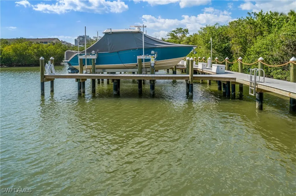 400 Bay Club Drive Naples FL 34110