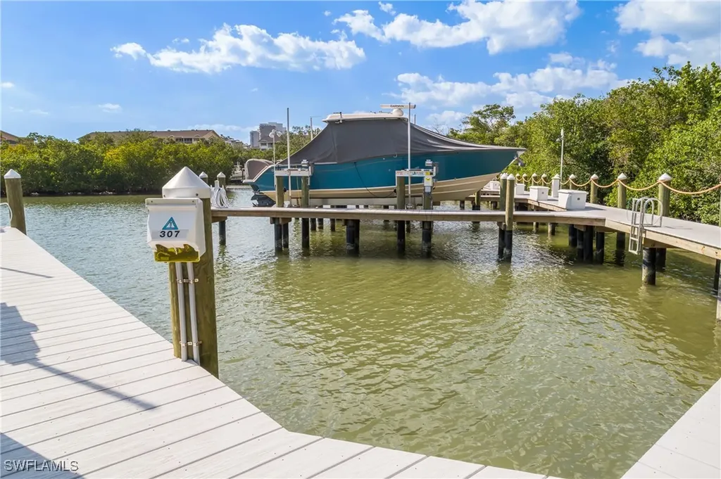 400 Bay Club Drive Naples FL 34110