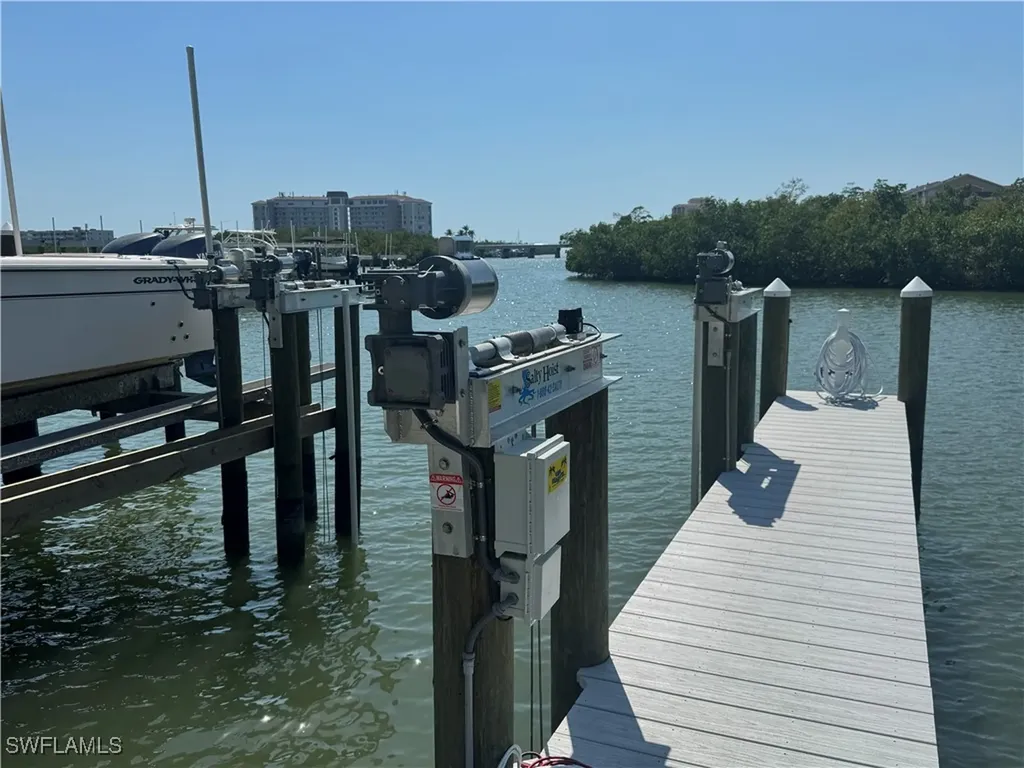 400 Bay Club Drive Naples FL 34110