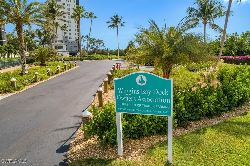 400 Bay Club Drive Naples FL 34110