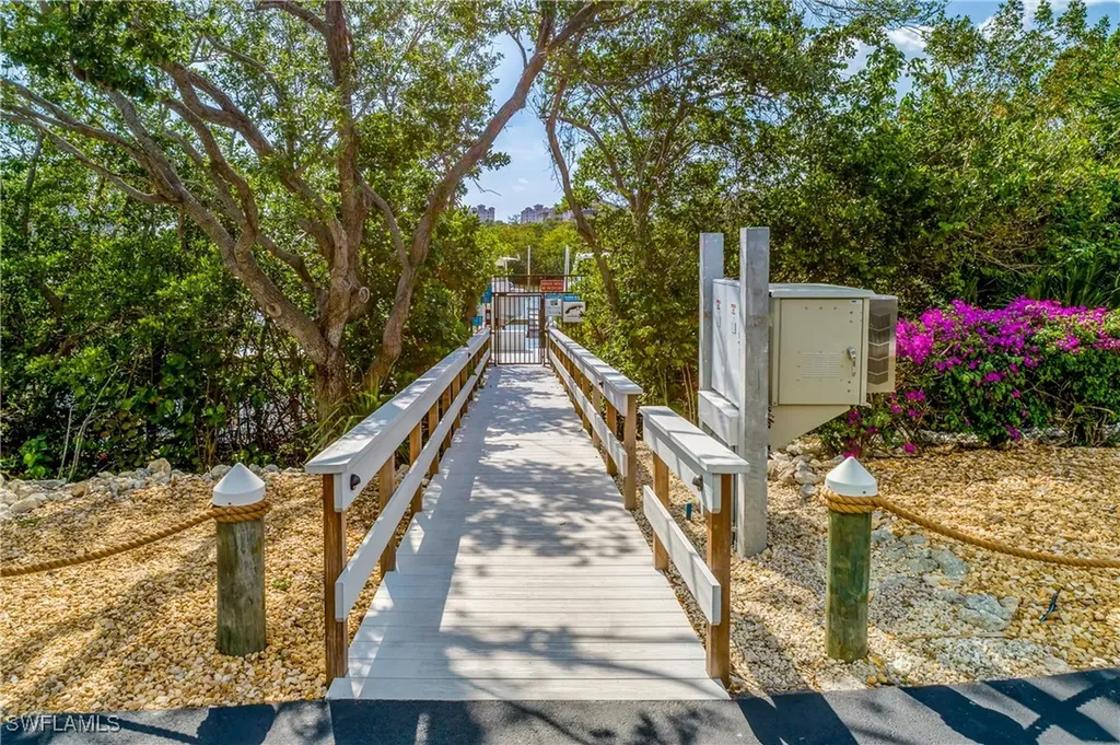 400 Bay Club Drive Naples FL 34110