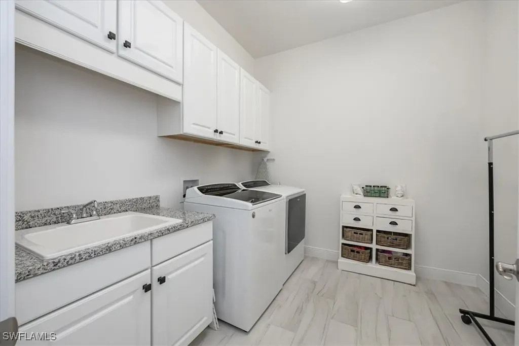 8939 Redonda Drive Naples FL 34114
