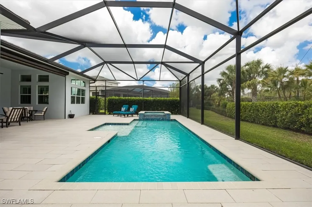 8939 Redonda Drive Naples FL 34114